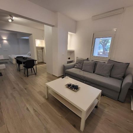 Apartment Near The Center Of Glyfada เอเธนส์ ภายนอก รูปภาพ