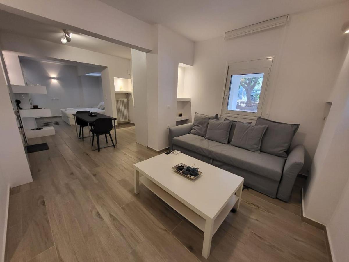 Apartment Near The Center Of Glyfada เอเธนส์ ภายนอก รูปภาพ